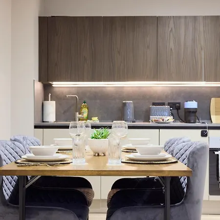 Apartment Gem 2-bed With Netflix, Fun & Parking