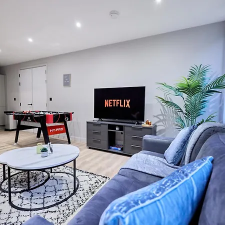 Gem 2-bed With Netflix, Fun & Parking Apartment *