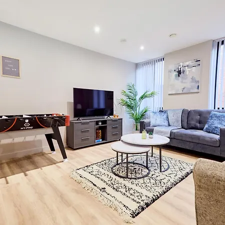 Apartment Gem 2-bed With Netflix, Fun & Parking *