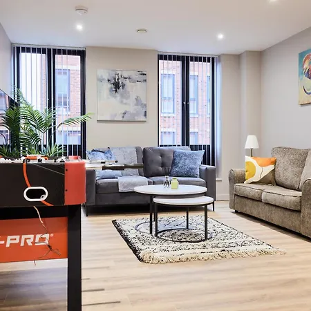 Apartment Gem 2-bed With Netflix, Fun & Parking *