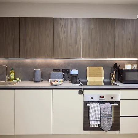 Gem 2-bed With Netflix, Fun & Parking Apartment *