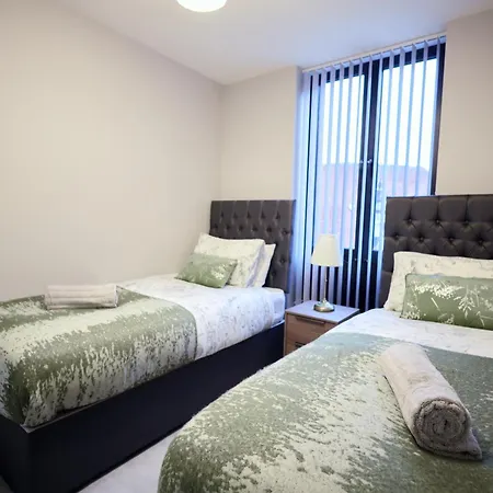 Apartment Gem 2-bed With Netflix, Fun & Parking *