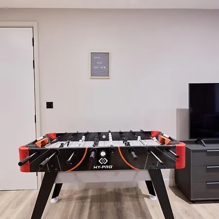 Apartment Gem 2-bed With Netflix, Fun & Parking *