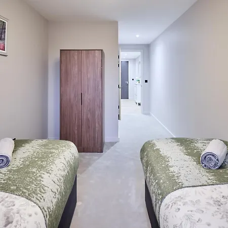 Gem 2-bed With Netflix, Fun & Parking Apartment *